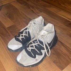 Kyrie Basketball Shoes